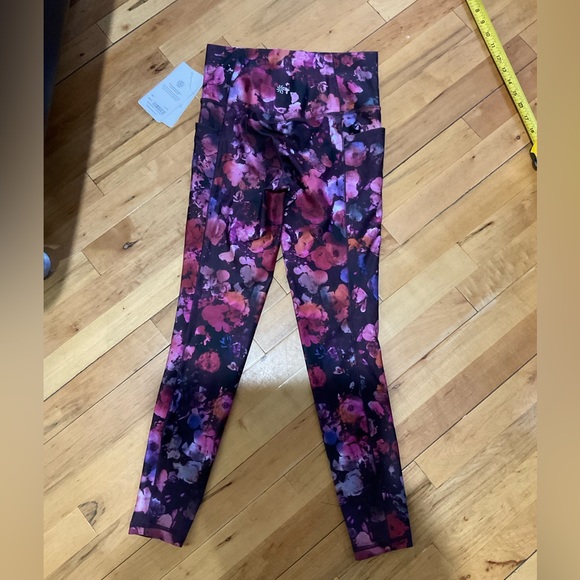 Atleta Salutation Stash Pocket Printed Tight - Picture 12 of 15